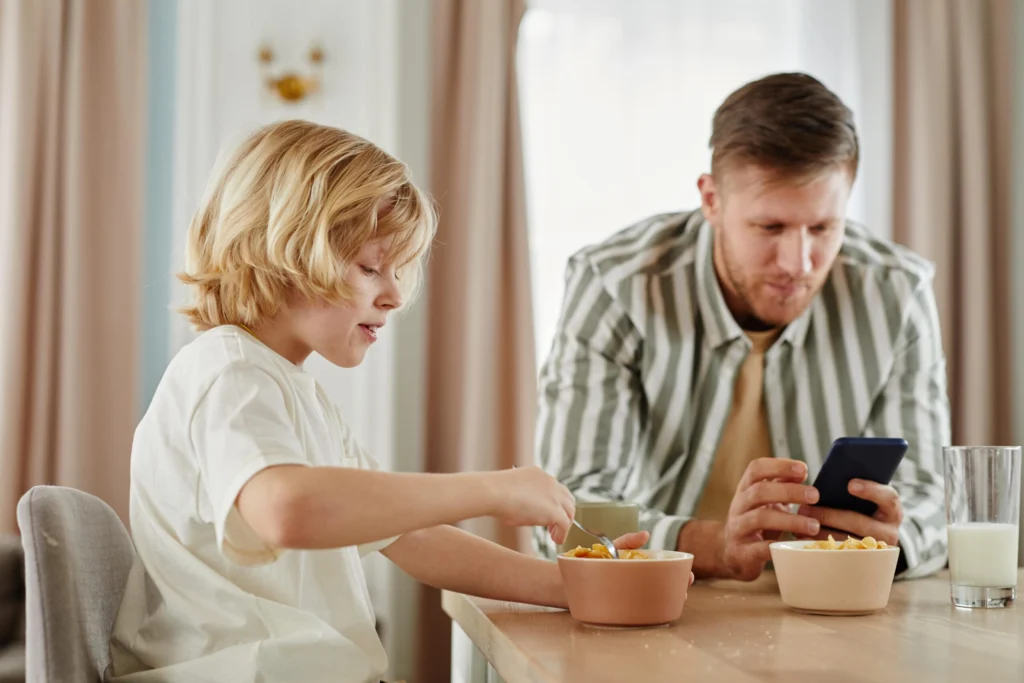 blonde boy with father breakfast min scaled