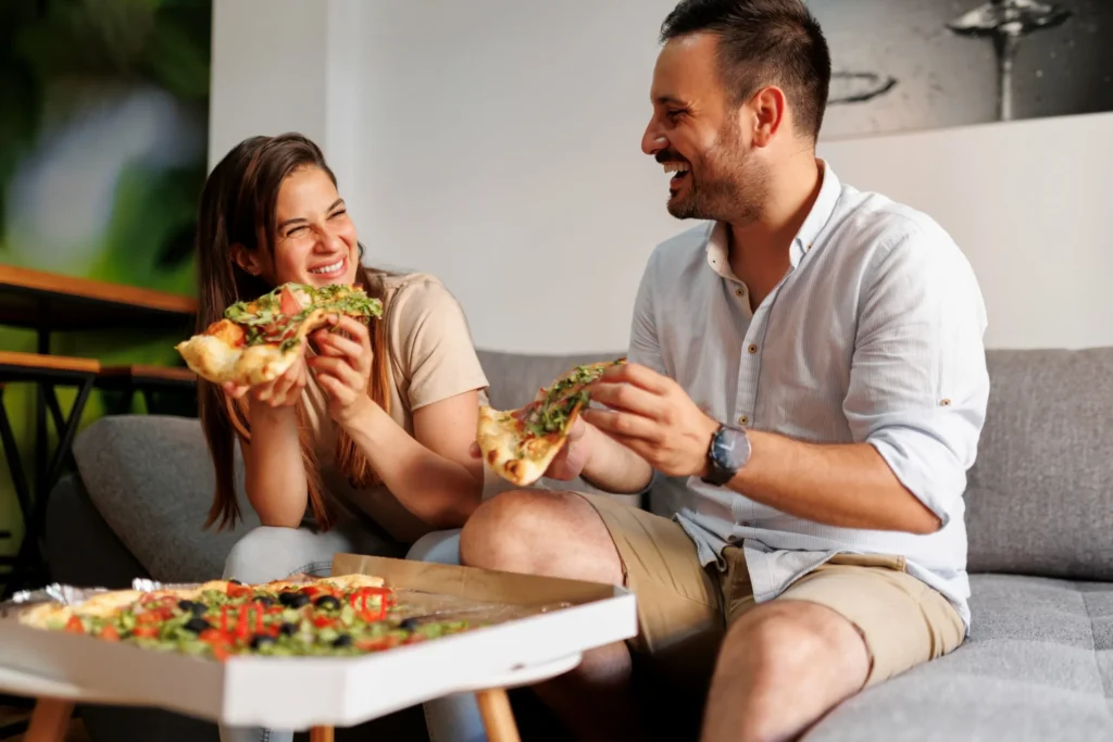 couple eating pizza home min scaled (3)