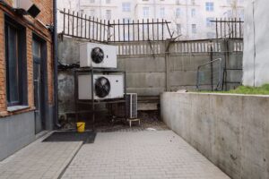 heat pump vs traditional system cost comparison